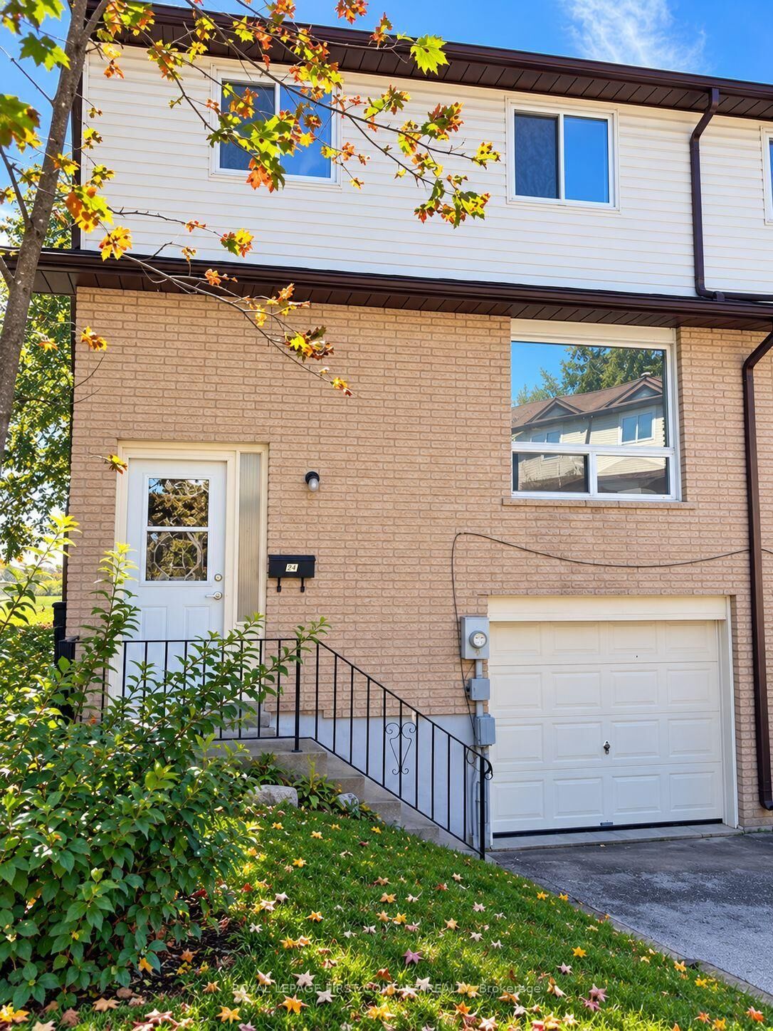 Property Photo:  1095 Mississaga Street W 44  ON L3V 6W7 