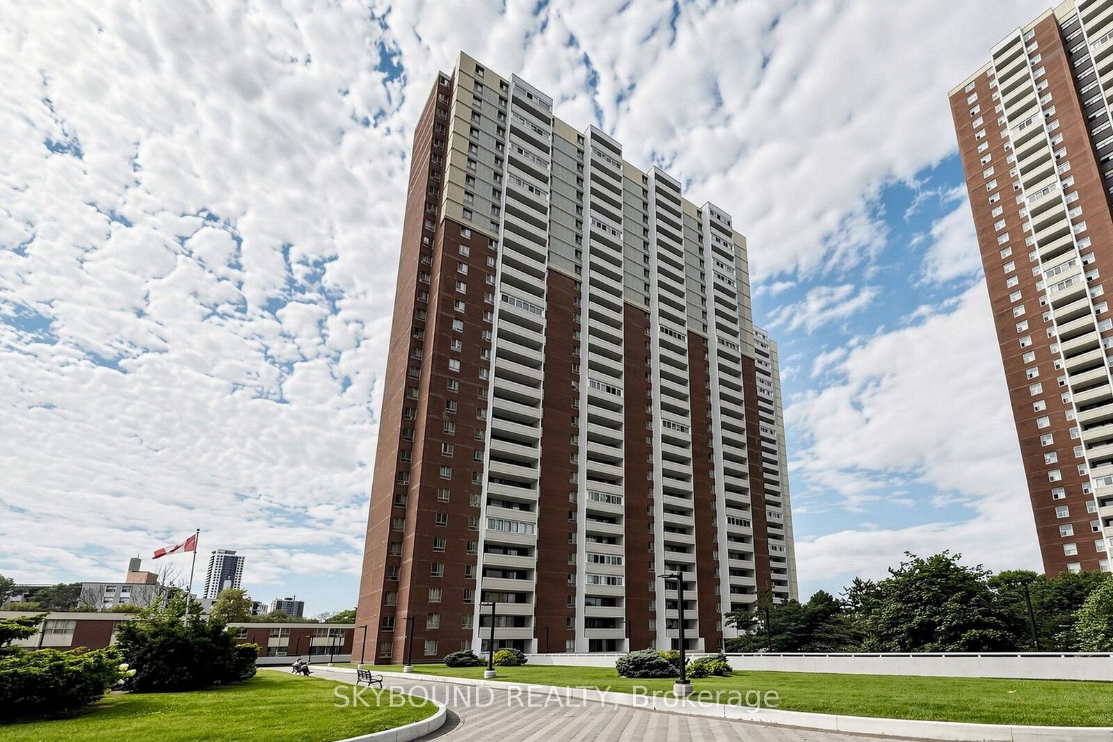 Property Photo:  1 Massey Square 1710  ON M4C 5L4 