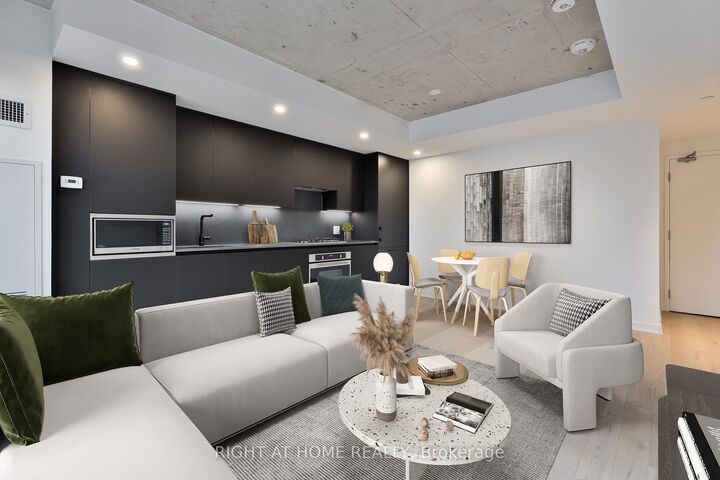 Property Photo:  2720 Dundas Street W 409  ON M6P 1Y2 
