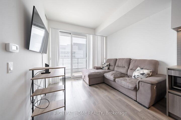 Property Photo:  5 Buttermill Avenue 1005  ON L4K 0J5 