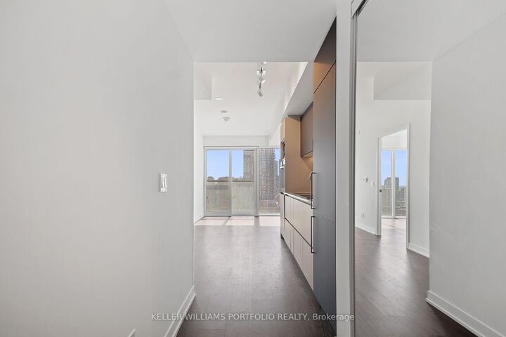 Property Photo:  319 Jarvis Street 1816  ON M5B 2C2 