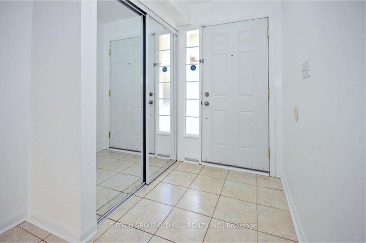 Property Photo:  80 Acorn Place 25  ON L4Z 4C9 