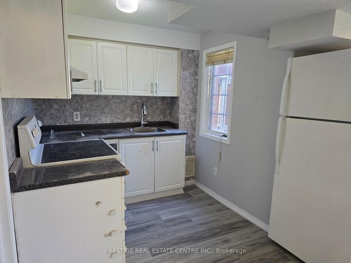 Property Photo:  3224 Angel Pass Drive  ON L5M 7J6 