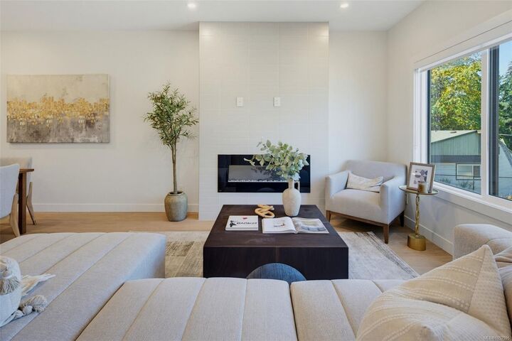 Property Photo:  974 Siskin Ridge  BC V9C 2X9 