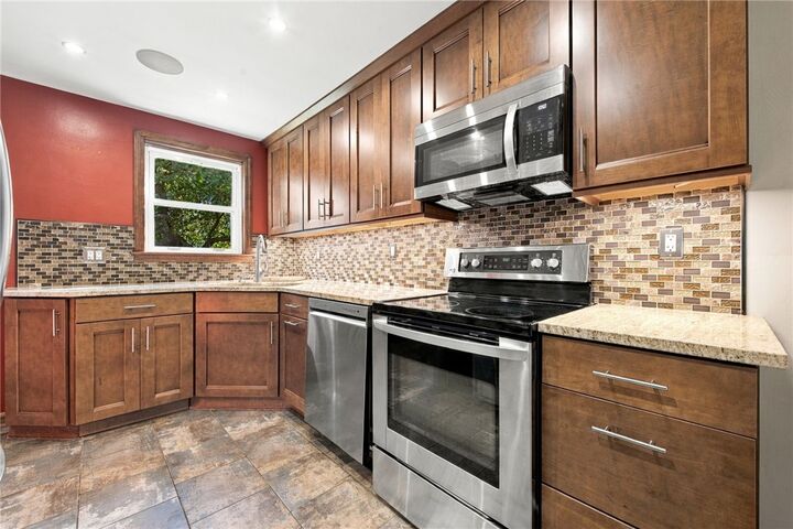 Property Photo:  8058 Manville Dr  PA 15237 