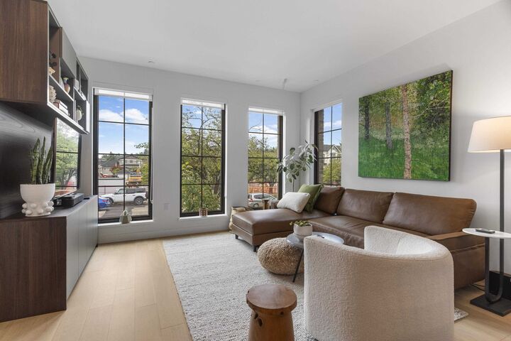 Property Photo:  157 W King Edward Avenue 102  BC V5Y 2H8 