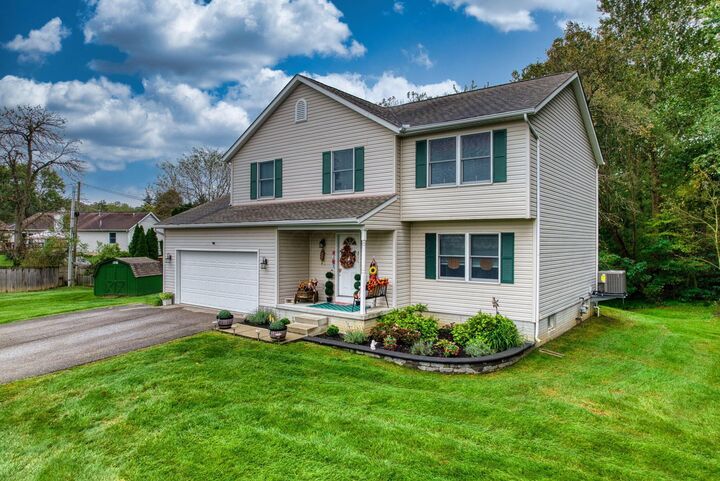 Property Photo:  1302 Patricia Lane  OH 43056 