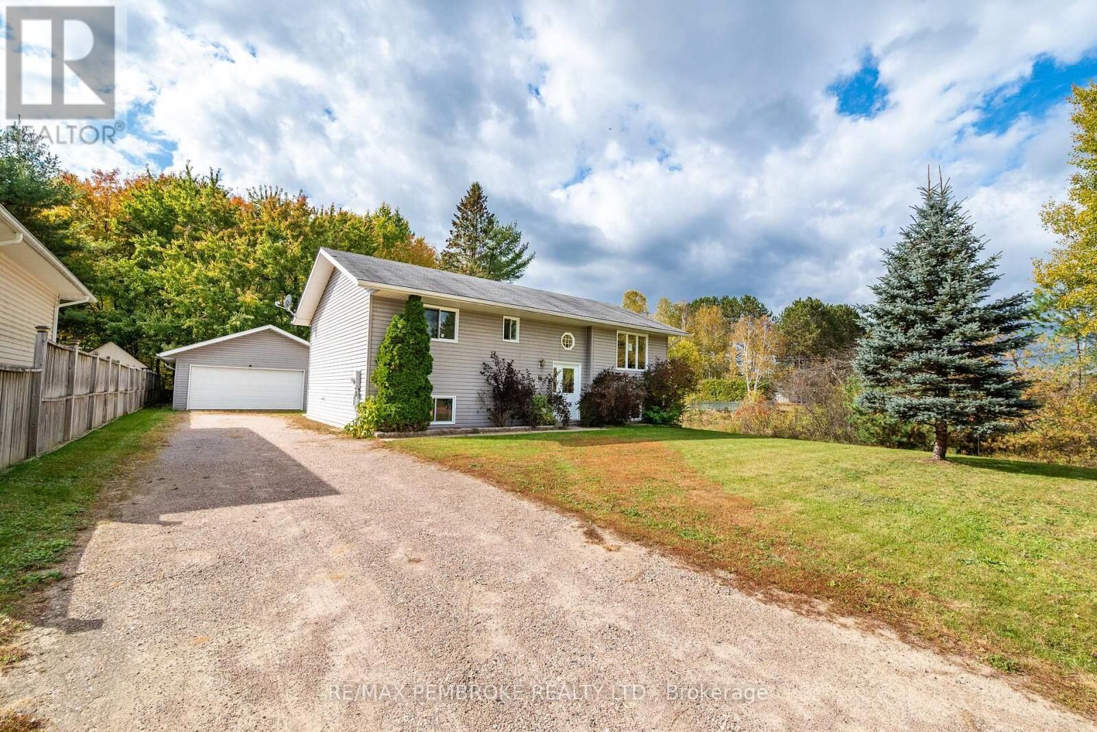Property Photo: 18 Joseph Street ON K0J 1J0
