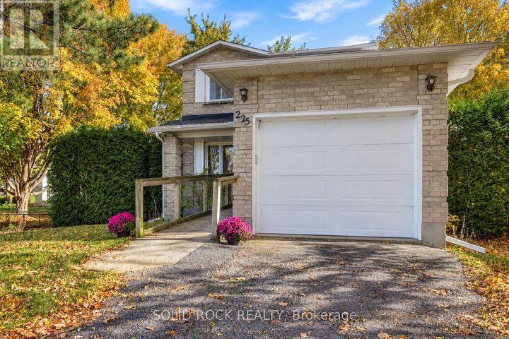 Property Photo:  225 Colonel Douglas Crescent  ON K6V 6W1 