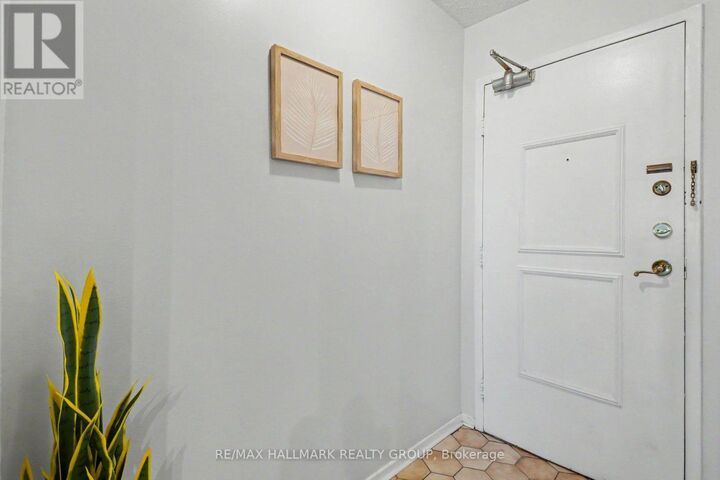 Property Photo:  2630 Southvale Crescent 401  ON K1B 4S8 