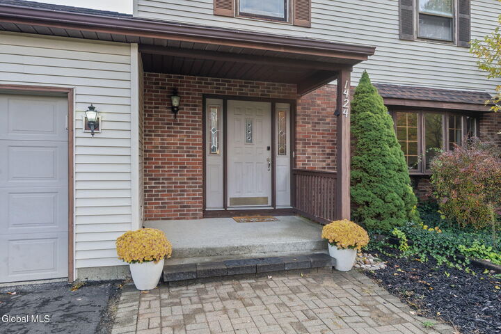 Property Photo:  1424 Orlyn Drive  NY 12309 