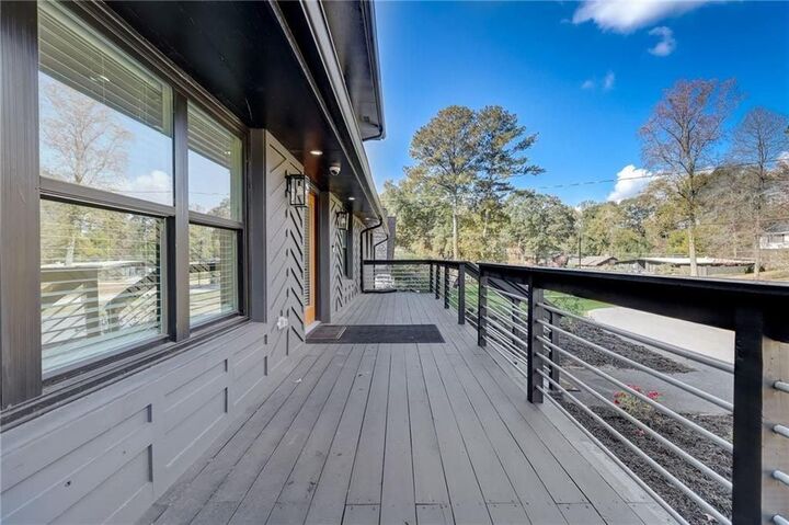 Property Photo:  3202 SW Kingsdale Drive SW  GA 30311 
