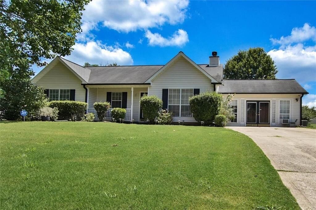 Property Photo:  140 Greenleaf Drive  GA 30228 