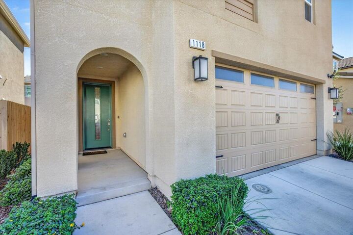 Property Photo:  1118 N Elevations Way W  CA 93636 