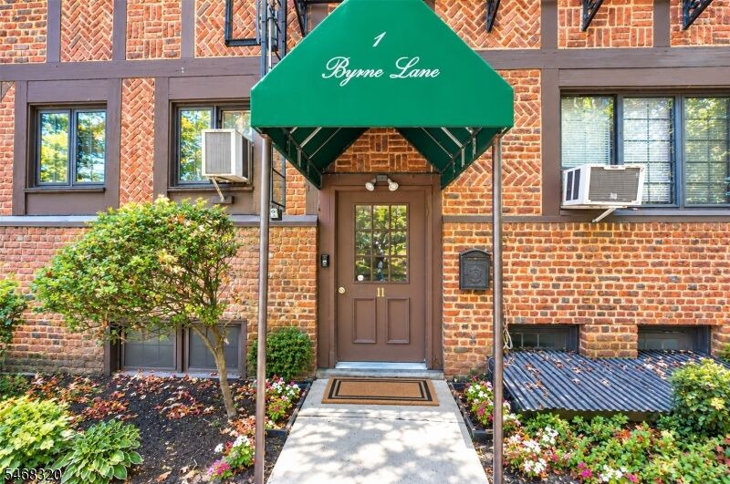 Property Photo:  1 Byrne Ln 11  NJ 07670 