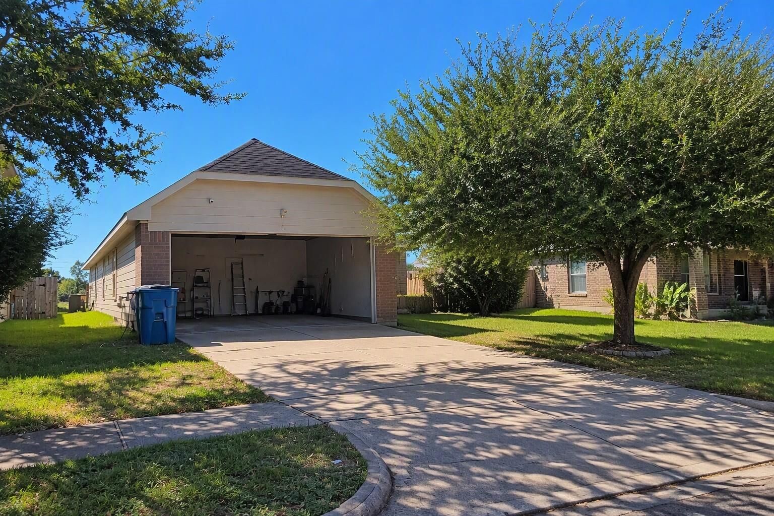Property Photo: 843 Sun Prairie Drive TX 77090