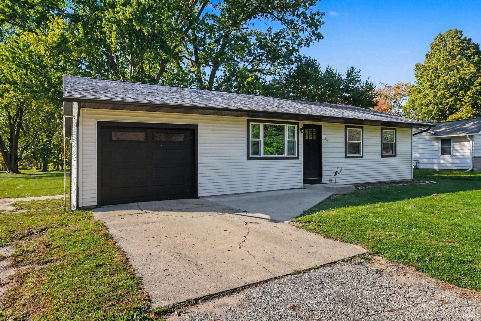 Property Photo:  909 Westwood Drive  IN 46526 