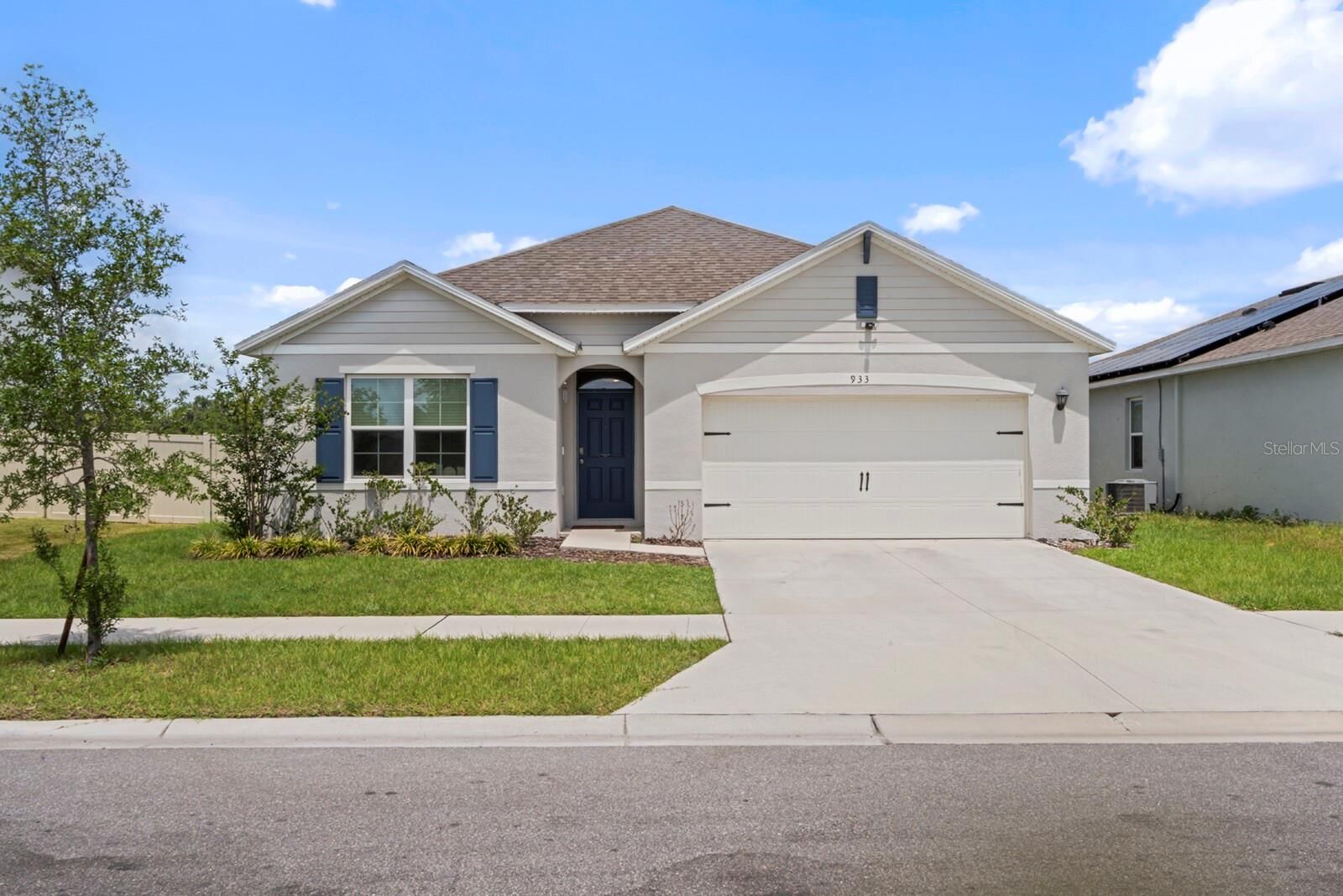 Property Photo: 933 Ambleside Drive FL 33844