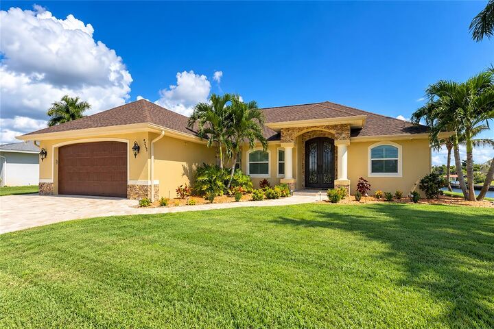 Property Photo:  4282 Gillot Boulevard  FL 33981 