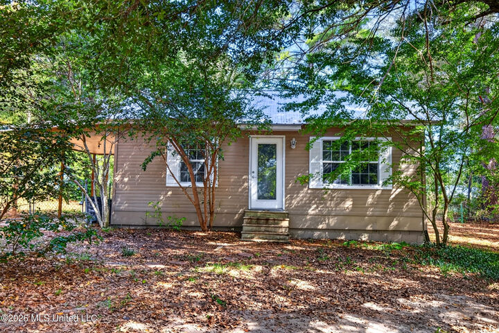 Property Photo:  1006 W Hinton Avenue  MS 39455 