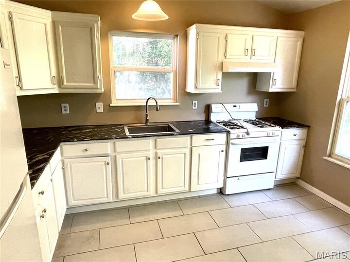 Property Photo: 803 Silver Street IL 62002