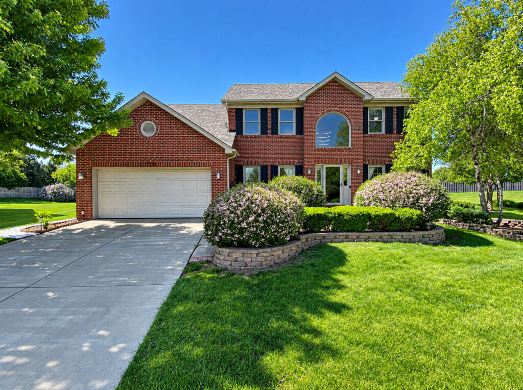 Property Photo: 720 Kendridge Court IL 60502