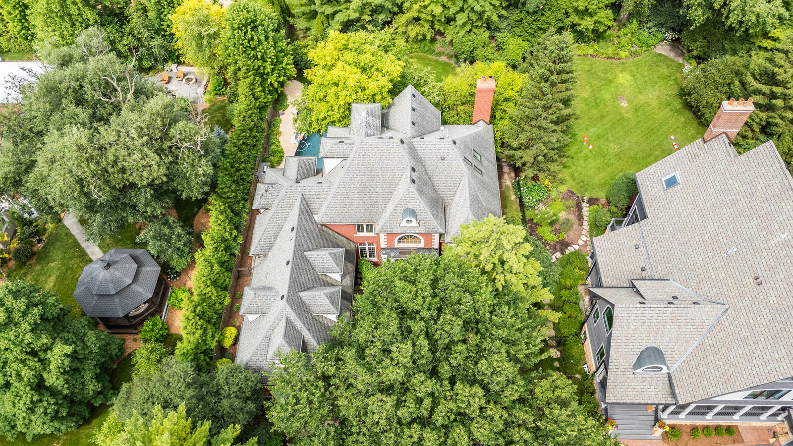 Property Photo: 1106 Astor Place IL 60022