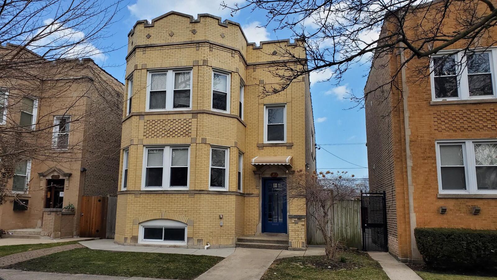Property Photo: 6707 N Artesian Avenue 1 IL 60645