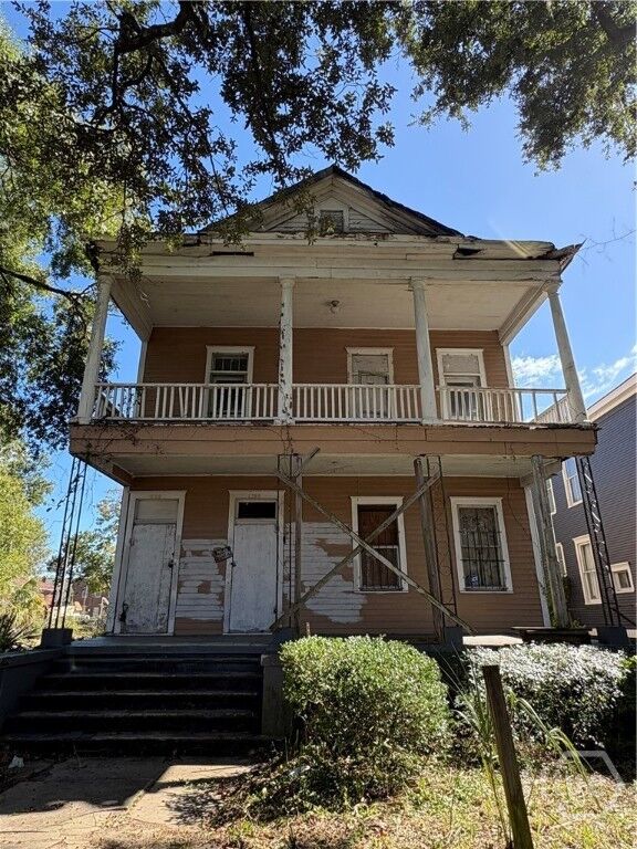Property Photo: 1706 Barnard Street GA 31401