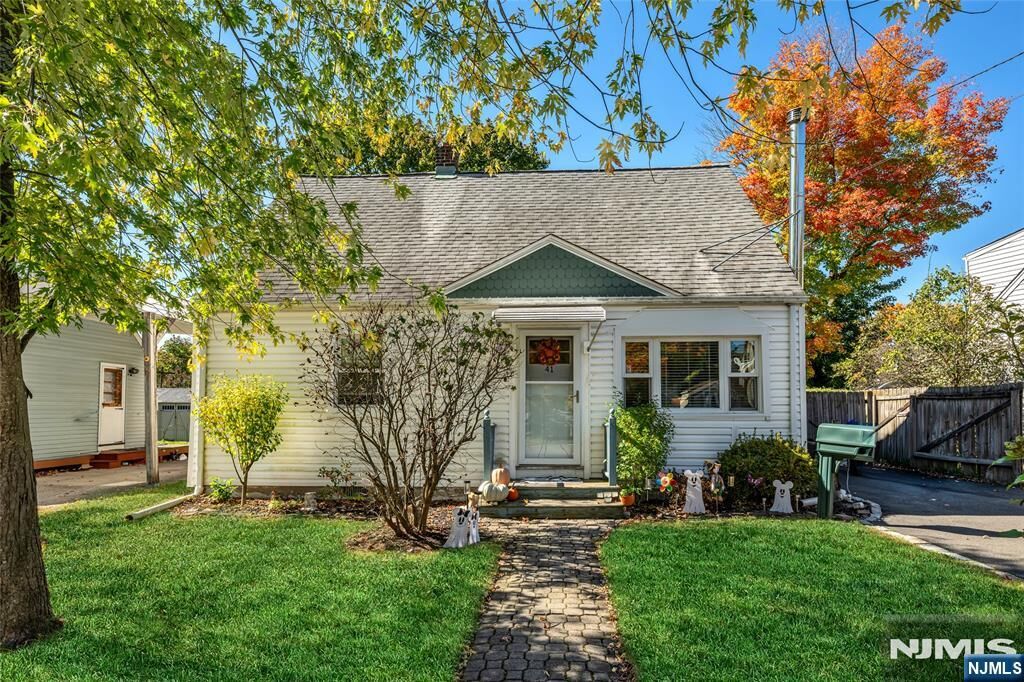 Property Photo:  41 Wanaque Avenue  NJ 07420 