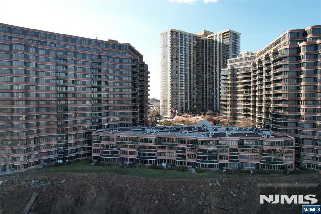 Property Photo:  100 Carlyle Drive 14E-S  NJ 07010 