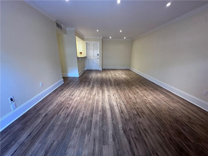 Property Photo:  832 S Clearview Park 1  LA 70123 