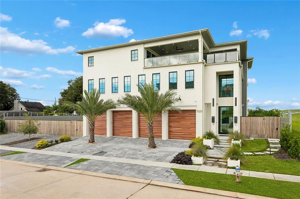Property Photo: 1520 Poinsettia Drive LA 70005