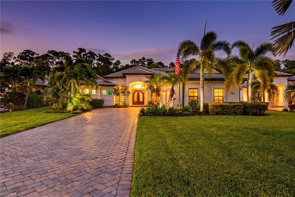 Property Photo:  2299 Somerset Pl  FL 34120 