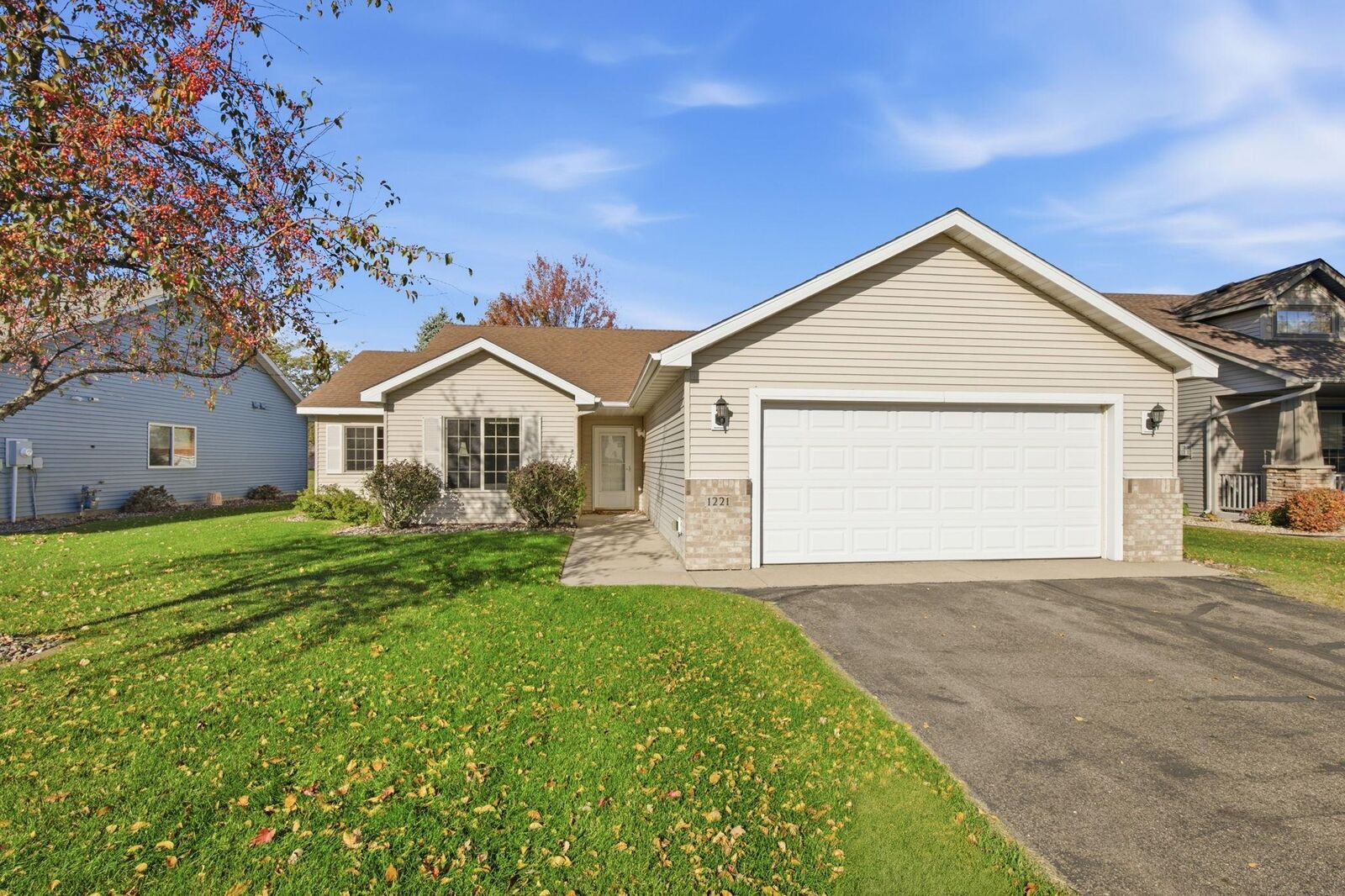 Property Photo:  1221 Willow Pond Drive  MN 56387 