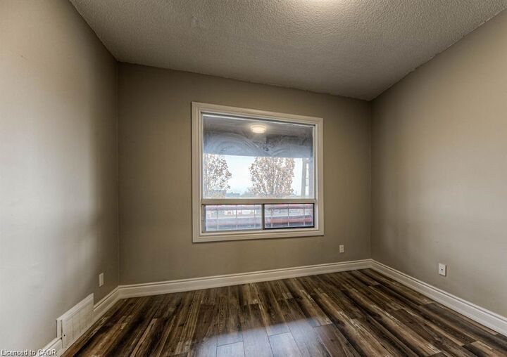 Property Photo:  32 Lloyd Street 1  ON L8L 3H4 