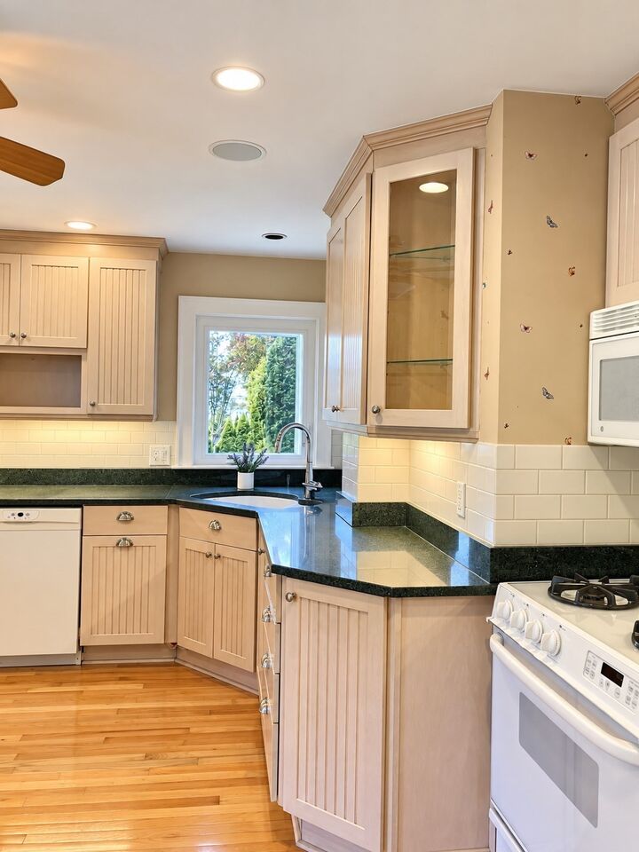 Property Photo:  15 Grant St 1  MA 02420 
