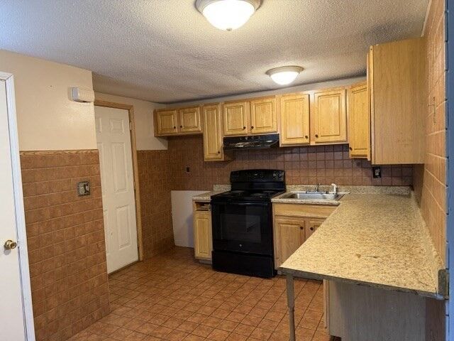Property Photo:  11 Auna Dr 3  MA 02301 