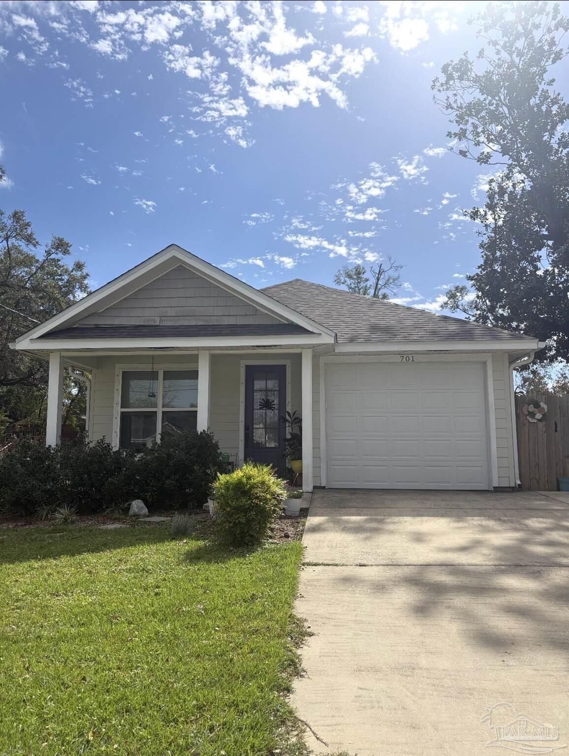 Property Photo:  701 W Avery St  FL 32501 