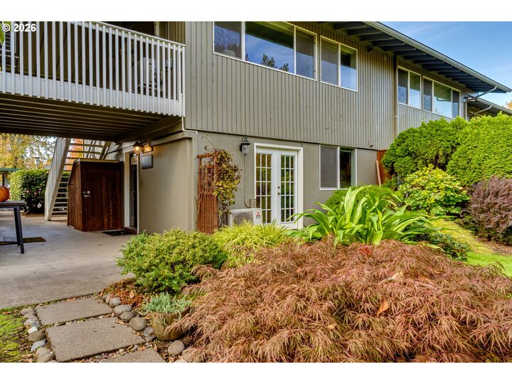 Property Photo: 2141 W 15th Ct OR 97402