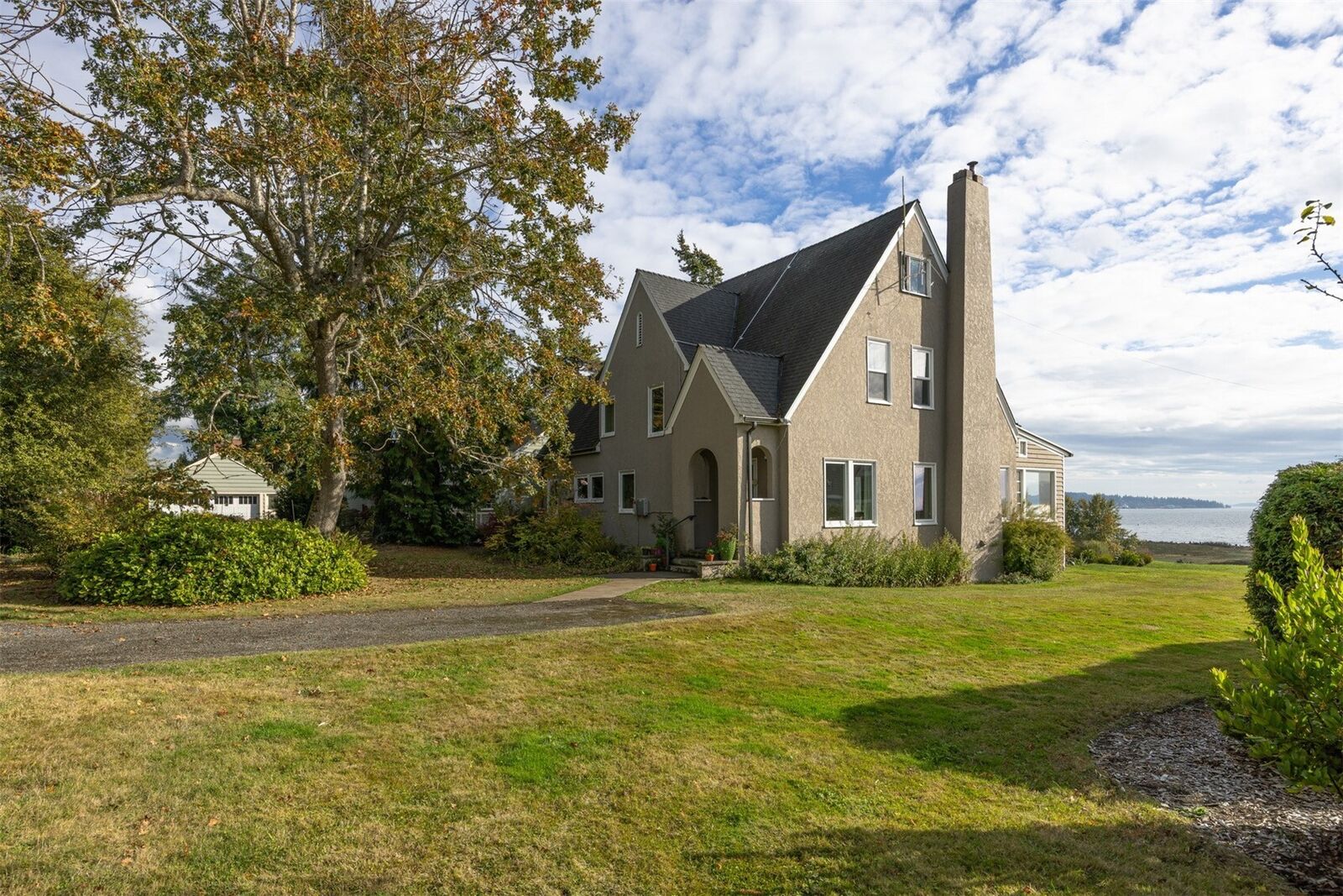 Property Photo:  3041  Eldridge Avenue  WA 98225 