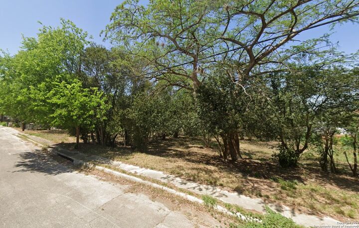 Property Photo: 139 Anderson Ave TX 78203
