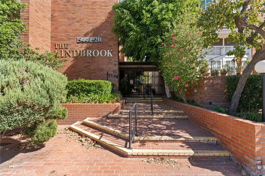 Property Photo:  5440 Lindley Avenue 302  CA 91316 