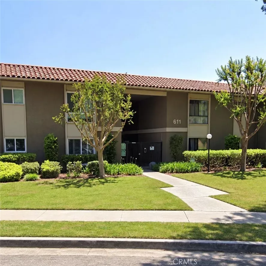 Property Photo: 611 S La Veta Park 127 CA 92868