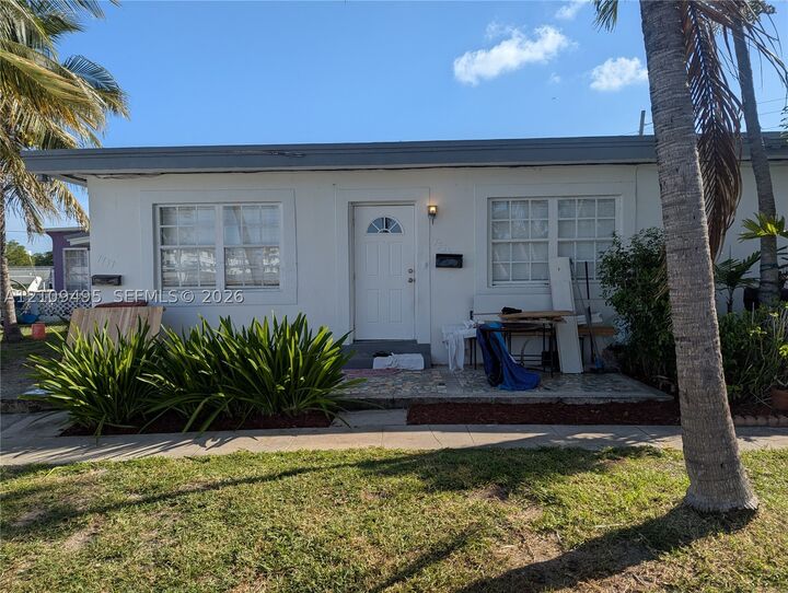 Property Photo: 7751 Hawthorne Ave FL 33141