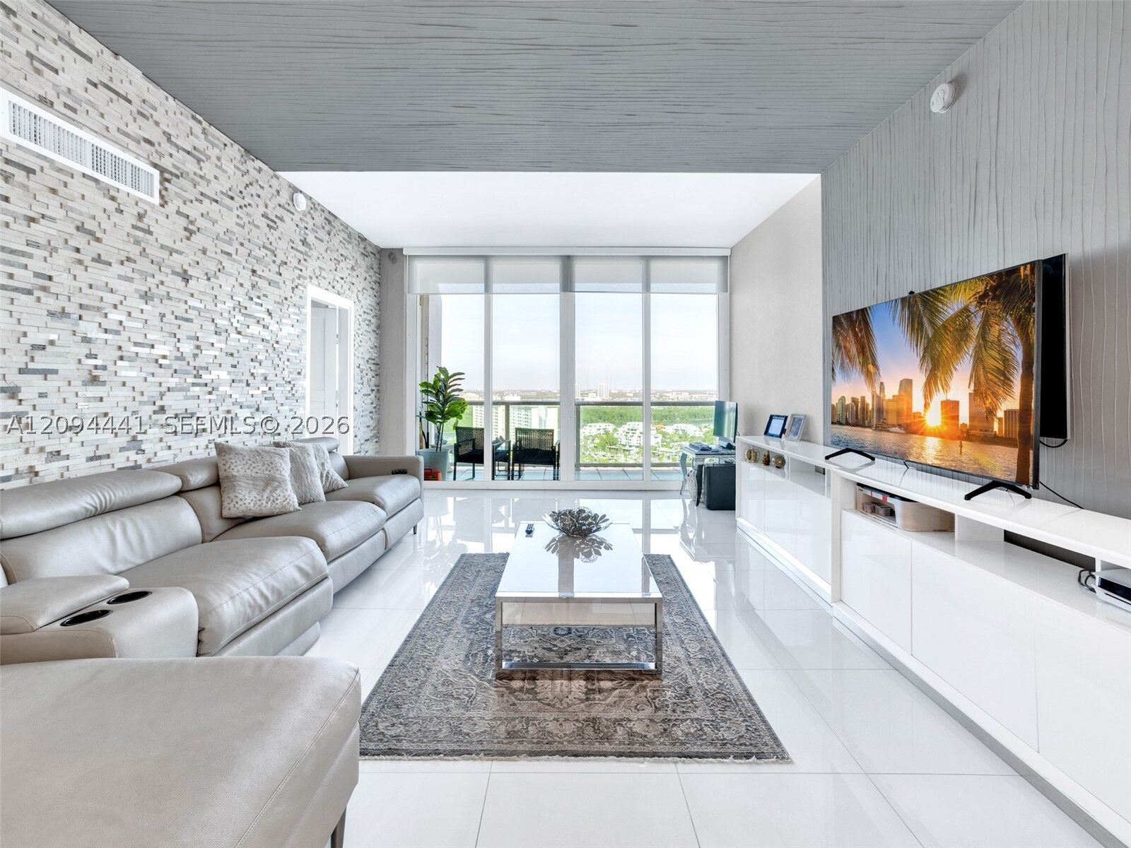 Property Photo:  100 Bayview Dr Ph01  FL 33160 