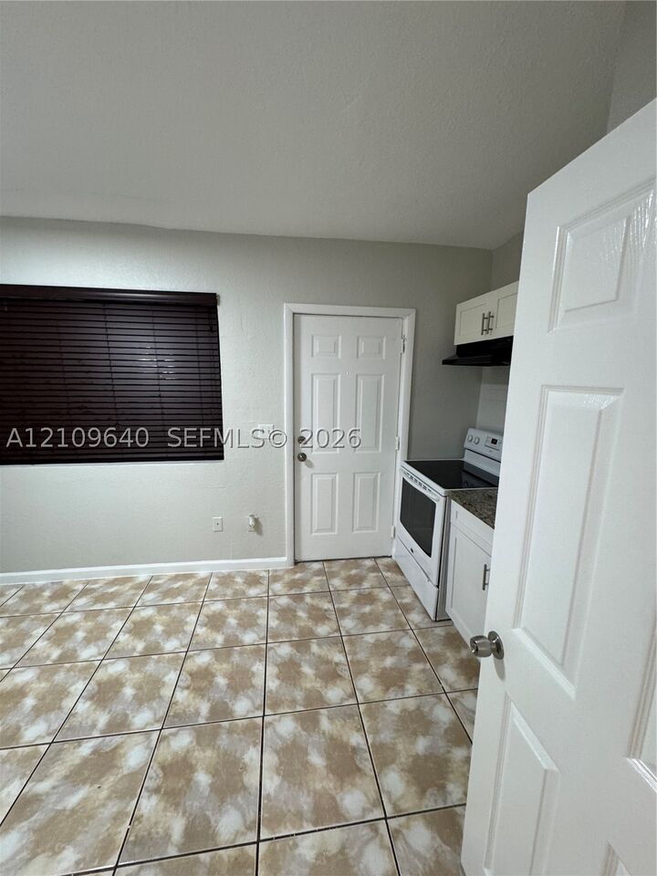 Property Photo: 17325 Homestead Ave 4 FL 33157