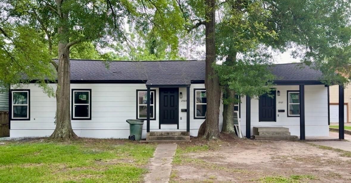 Property Photo: 2565 Pecos St. TX 77702