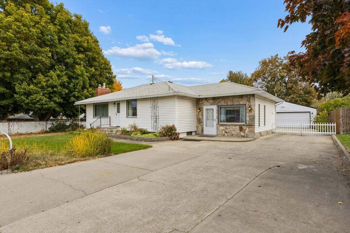 Property Photo: 715 S Houk Rd WA 99216