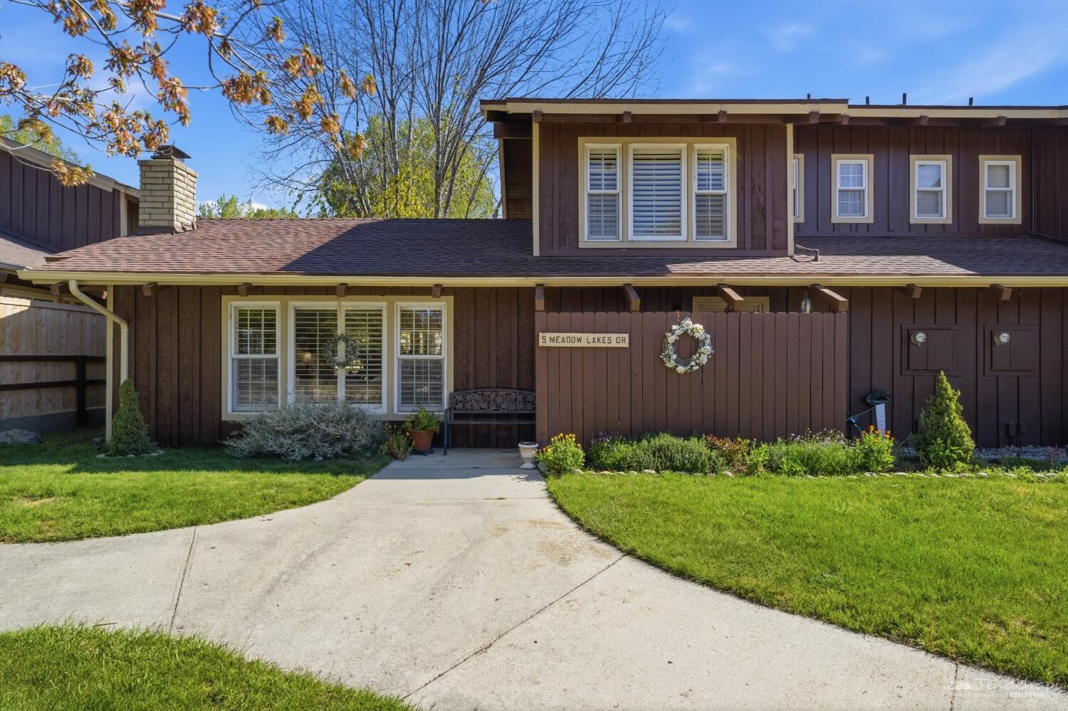 Property Photo:  5 Meadow Lakes Drive  CA 93561 